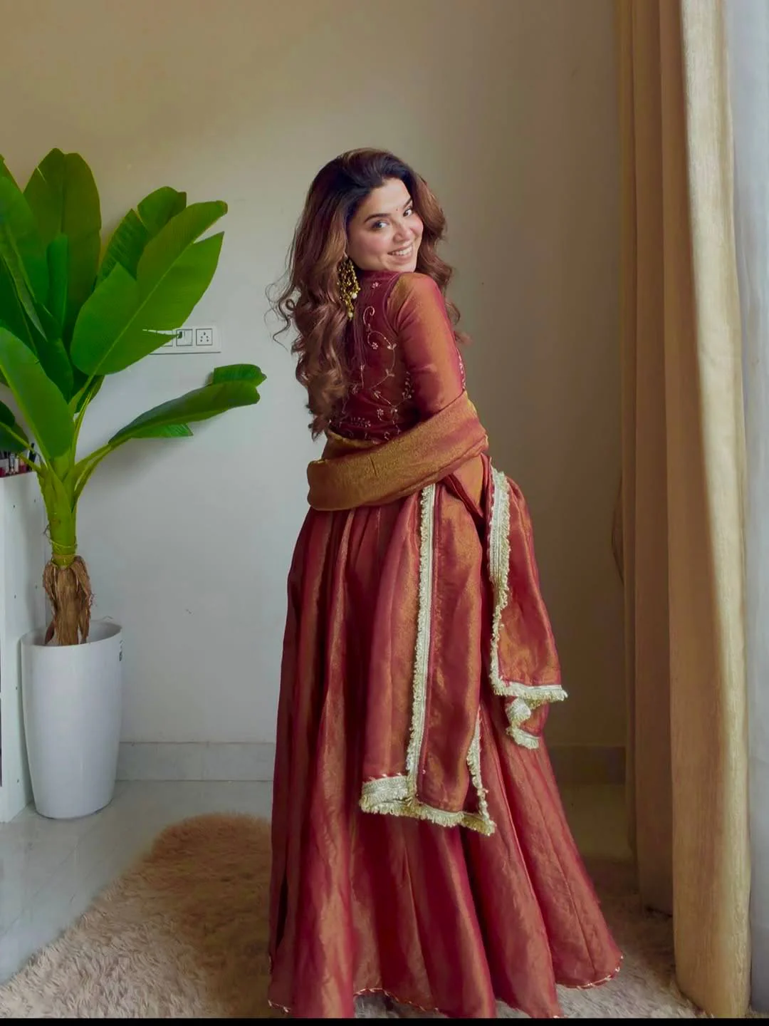 Captivating Style for Festive Celebrations - Image 5