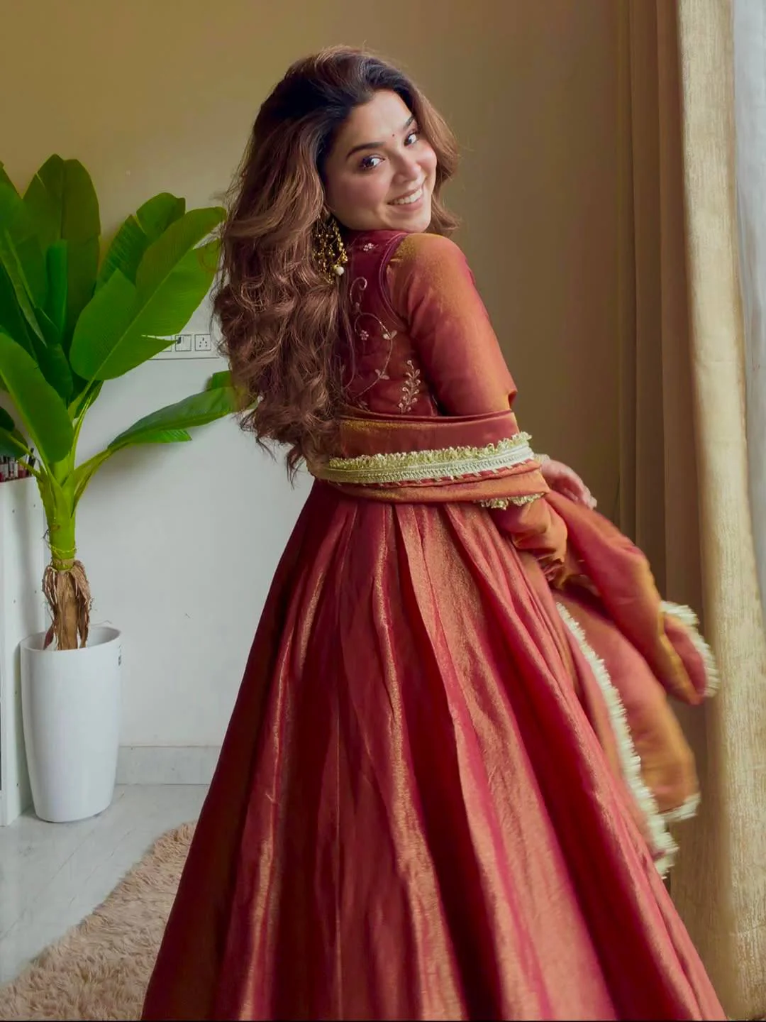 Captivating Style for Festive Celebrations - Image 6