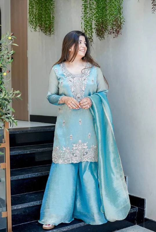 Chic Ethnic Wear for Modern Celebrations - Image 2