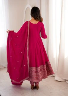 Chic Harmony: A Dance of Tradition and Modernity - Image 7