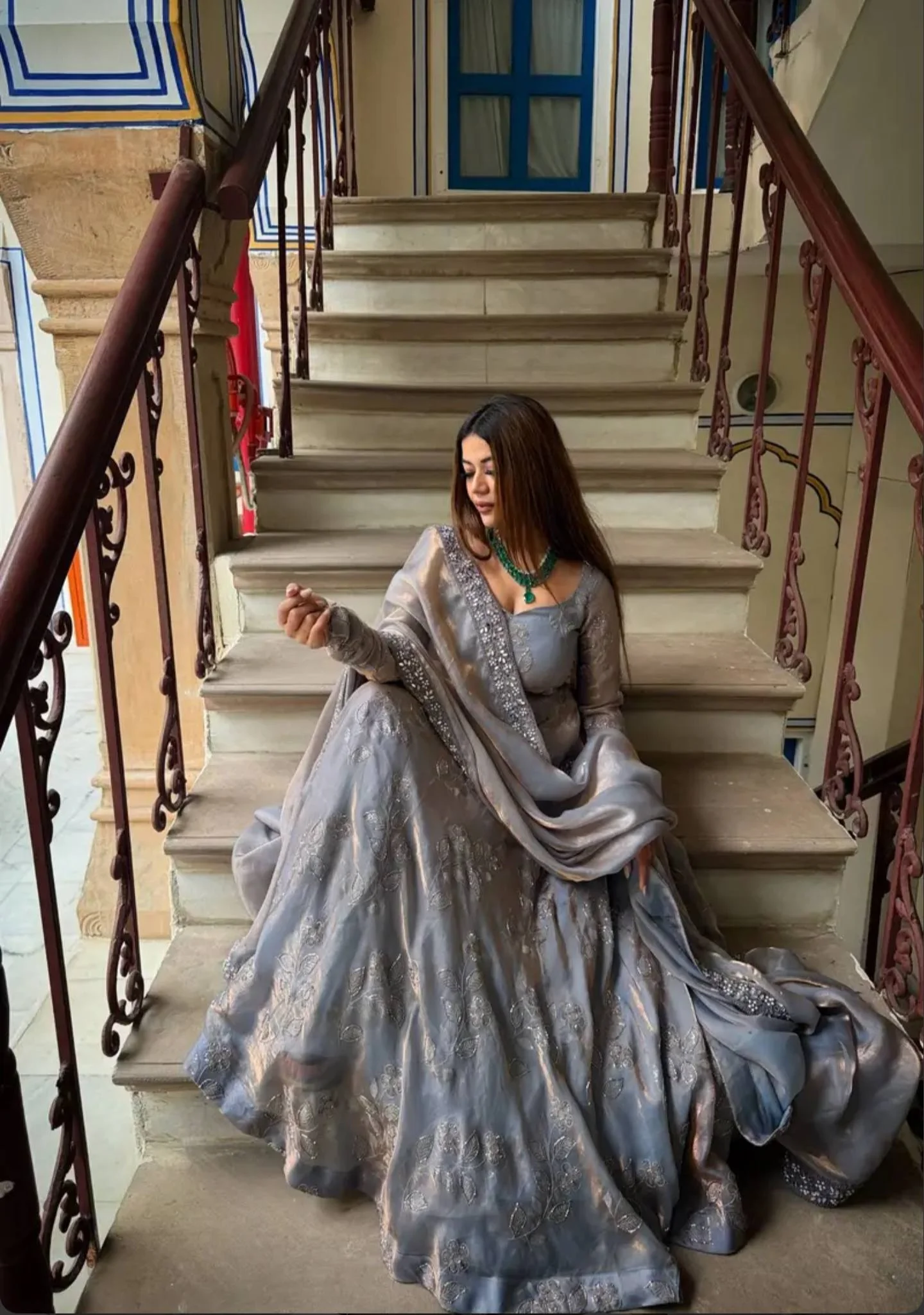 Elegance in Every Step Grey Glam - Image 3