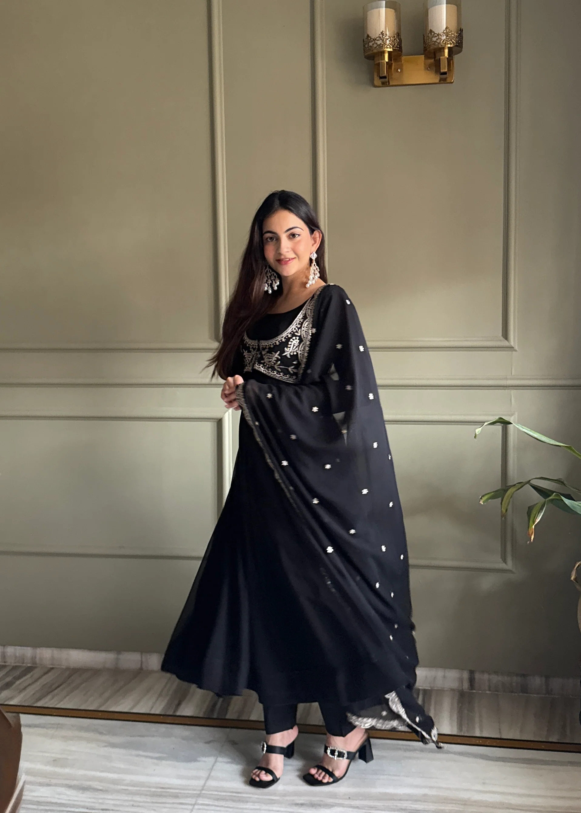 Elegant Black Ethnic Ensemble for Special Occasions - Image 5