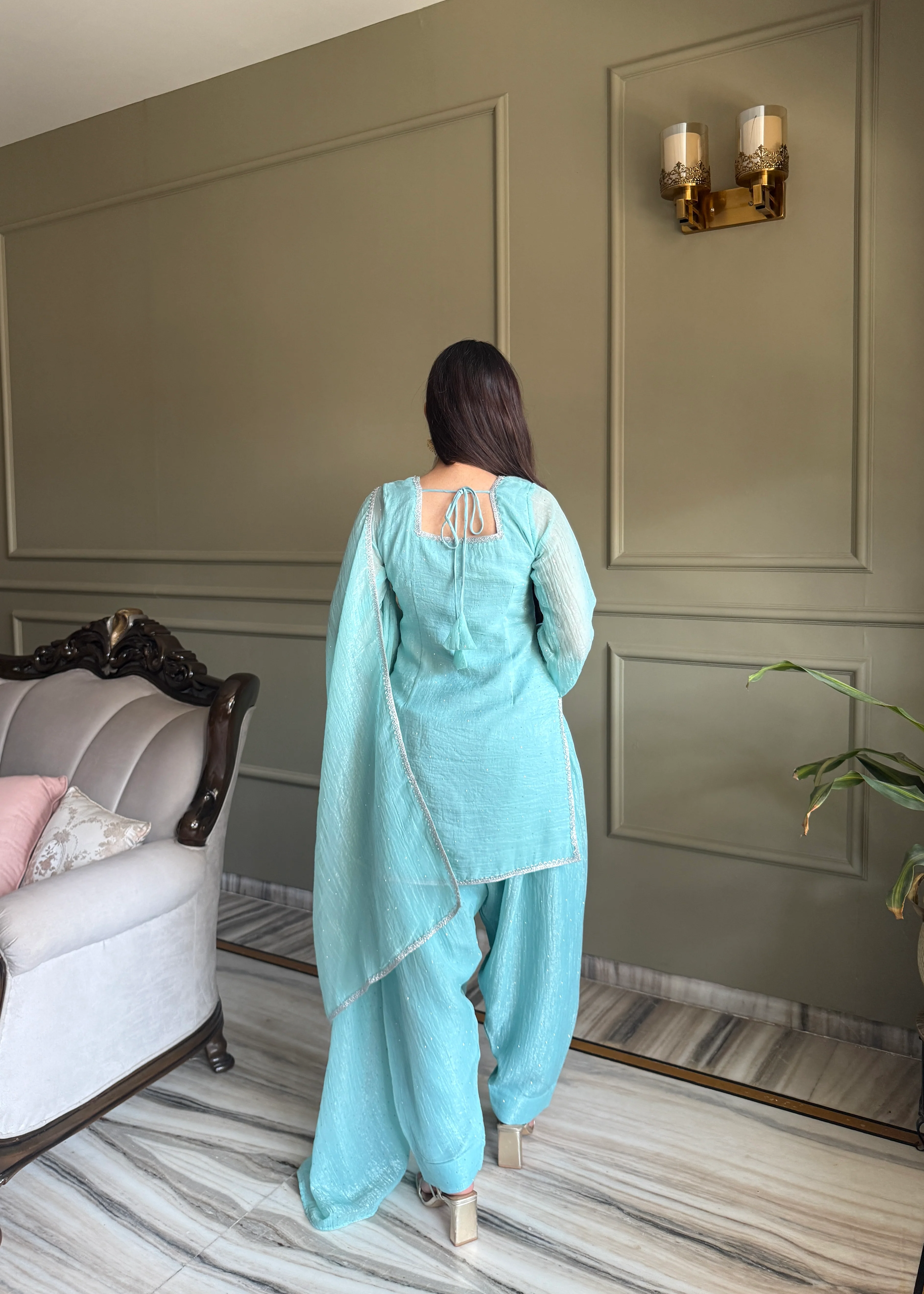 Graceful Attire for Festive Celebrations Ahead - Image 10