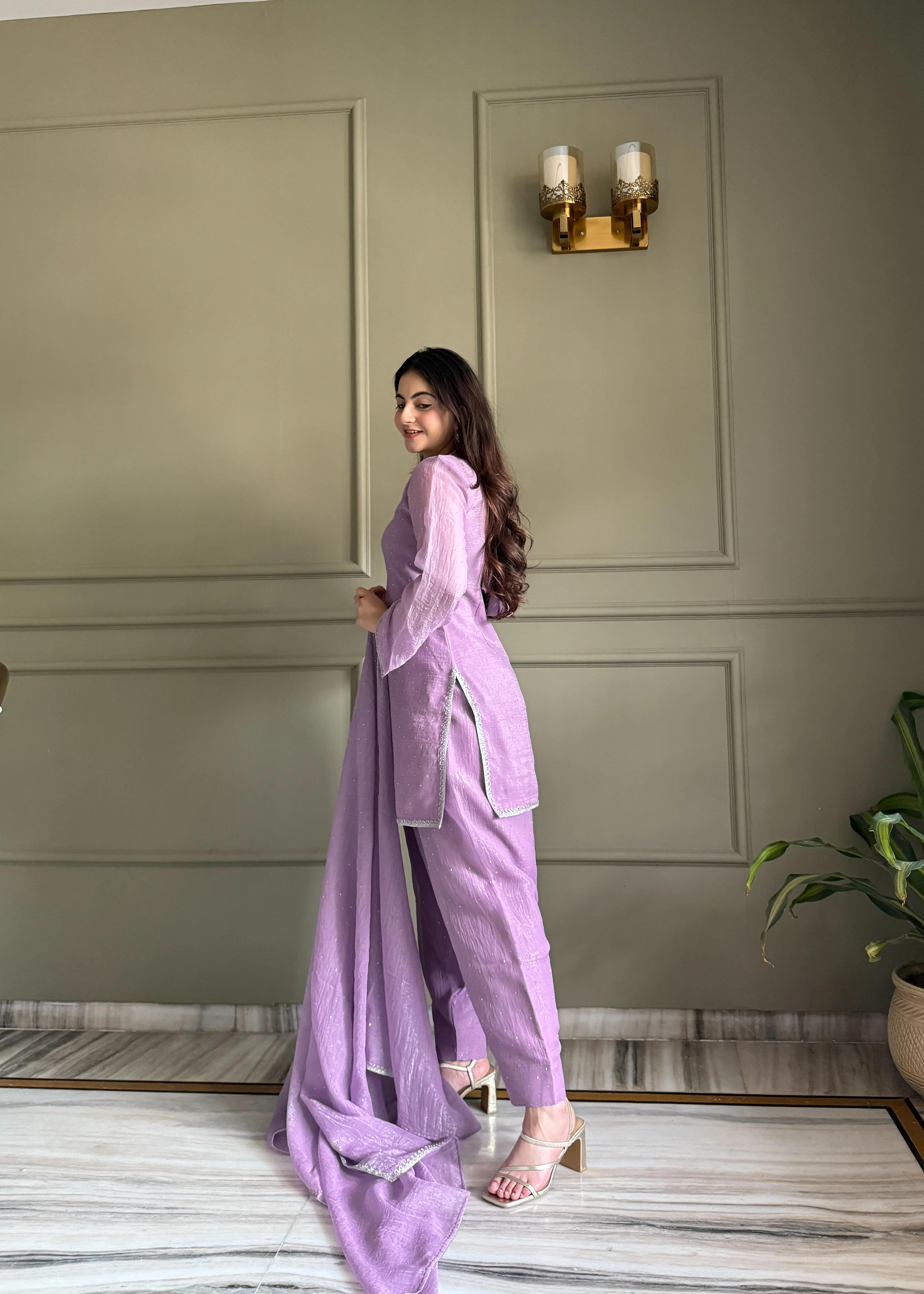 Graceful Attire for Festive Celebrations Ahead - Image 3
