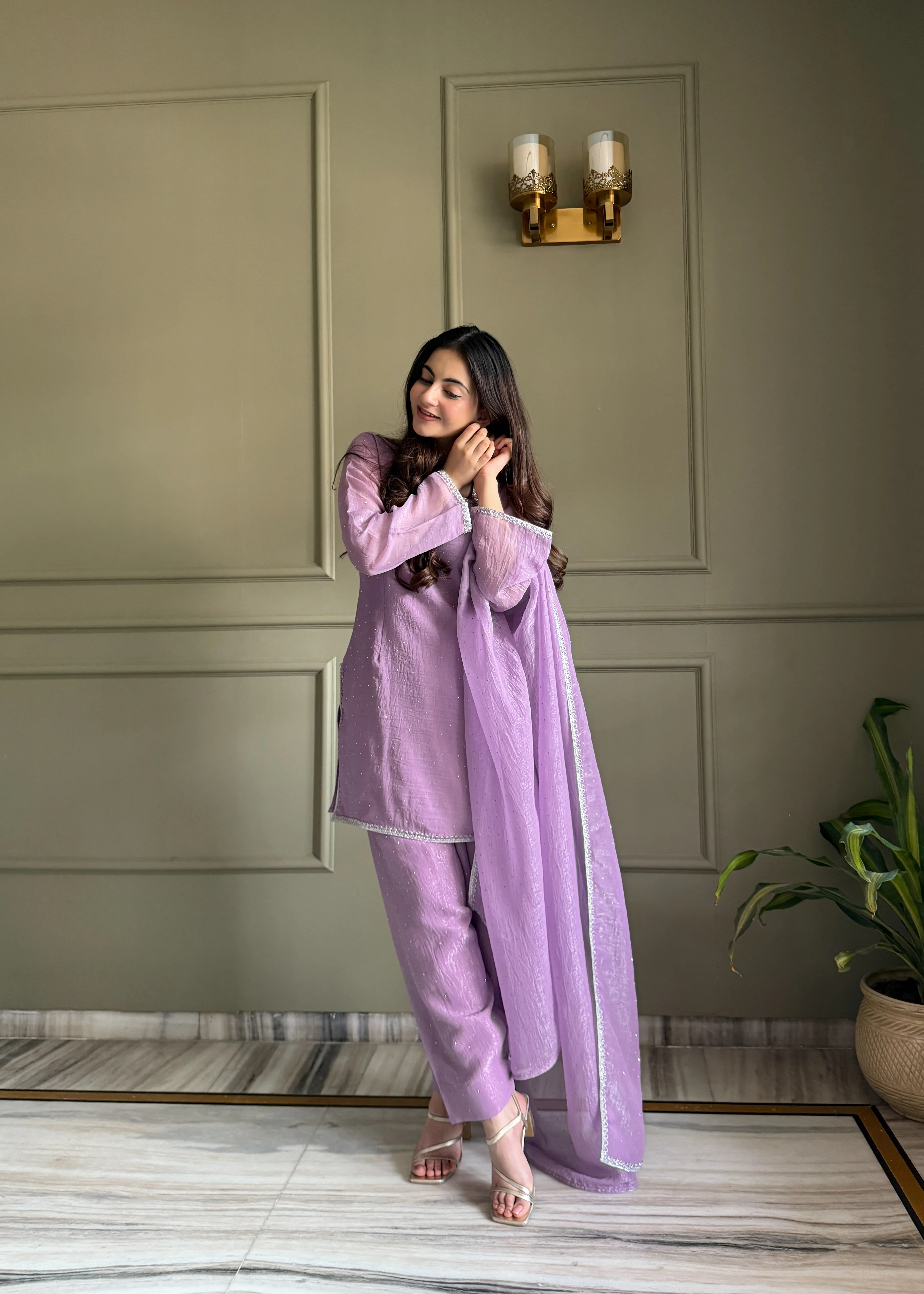 Graceful Attire for Festive Celebrations Ahead - Image 5