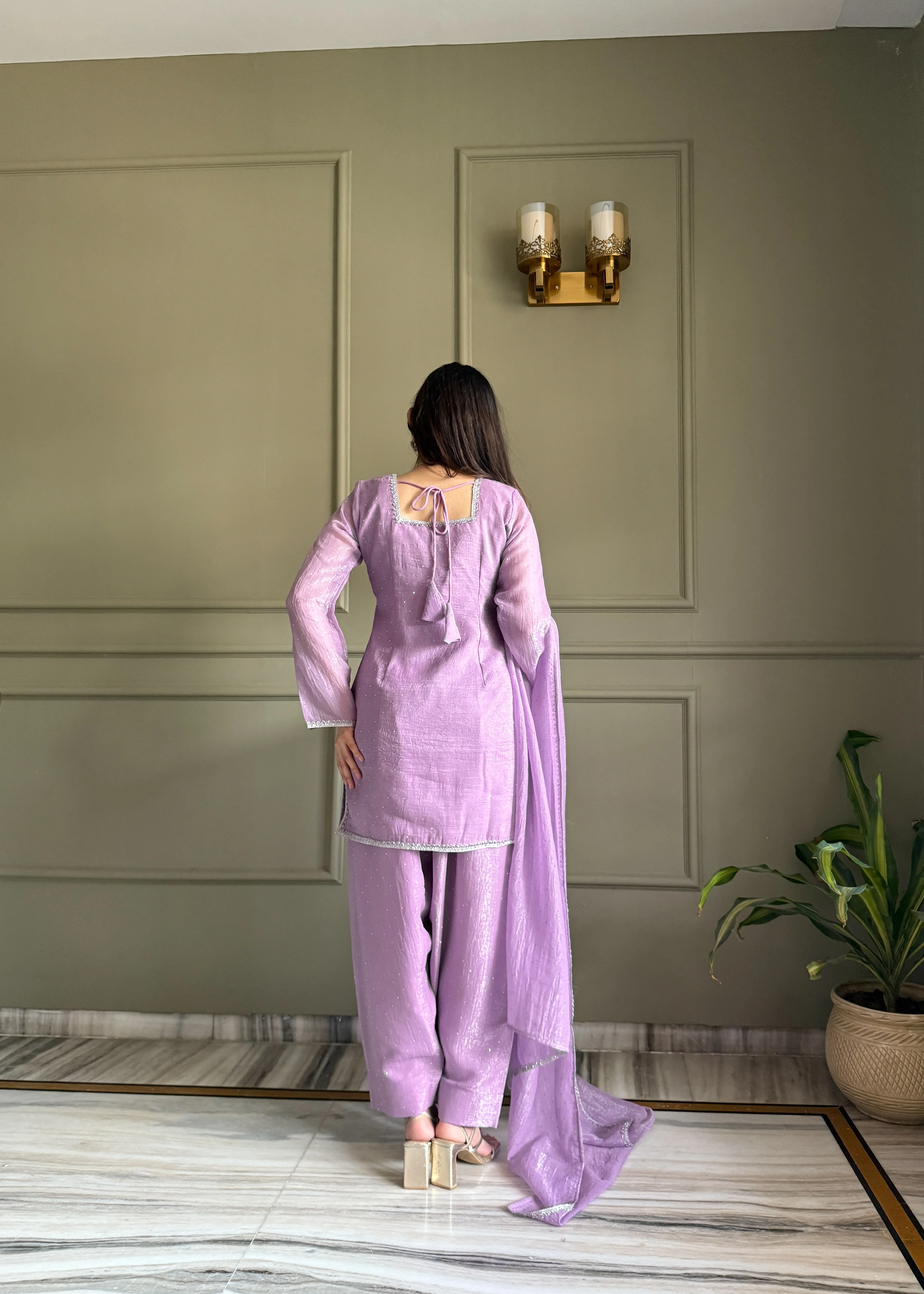 Graceful Attire for Festive Celebrations Ahead - Image 6