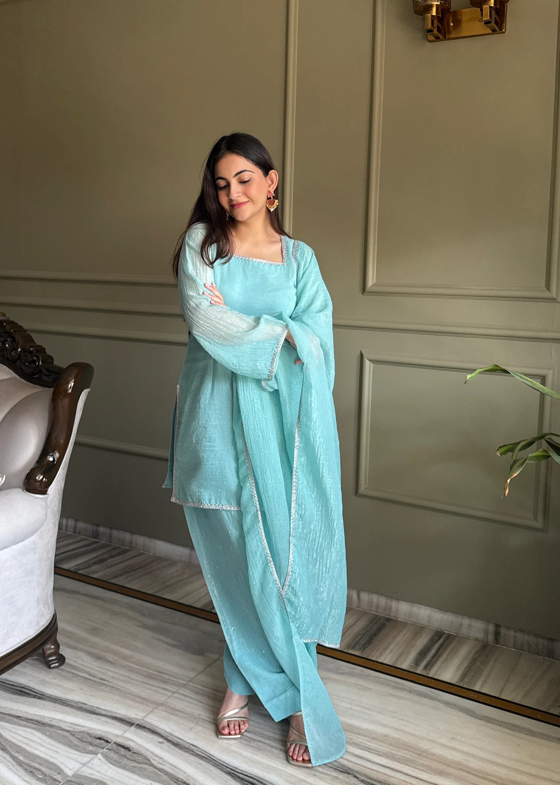 Graceful Attire for Festive Celebrations Ahead - Image 7