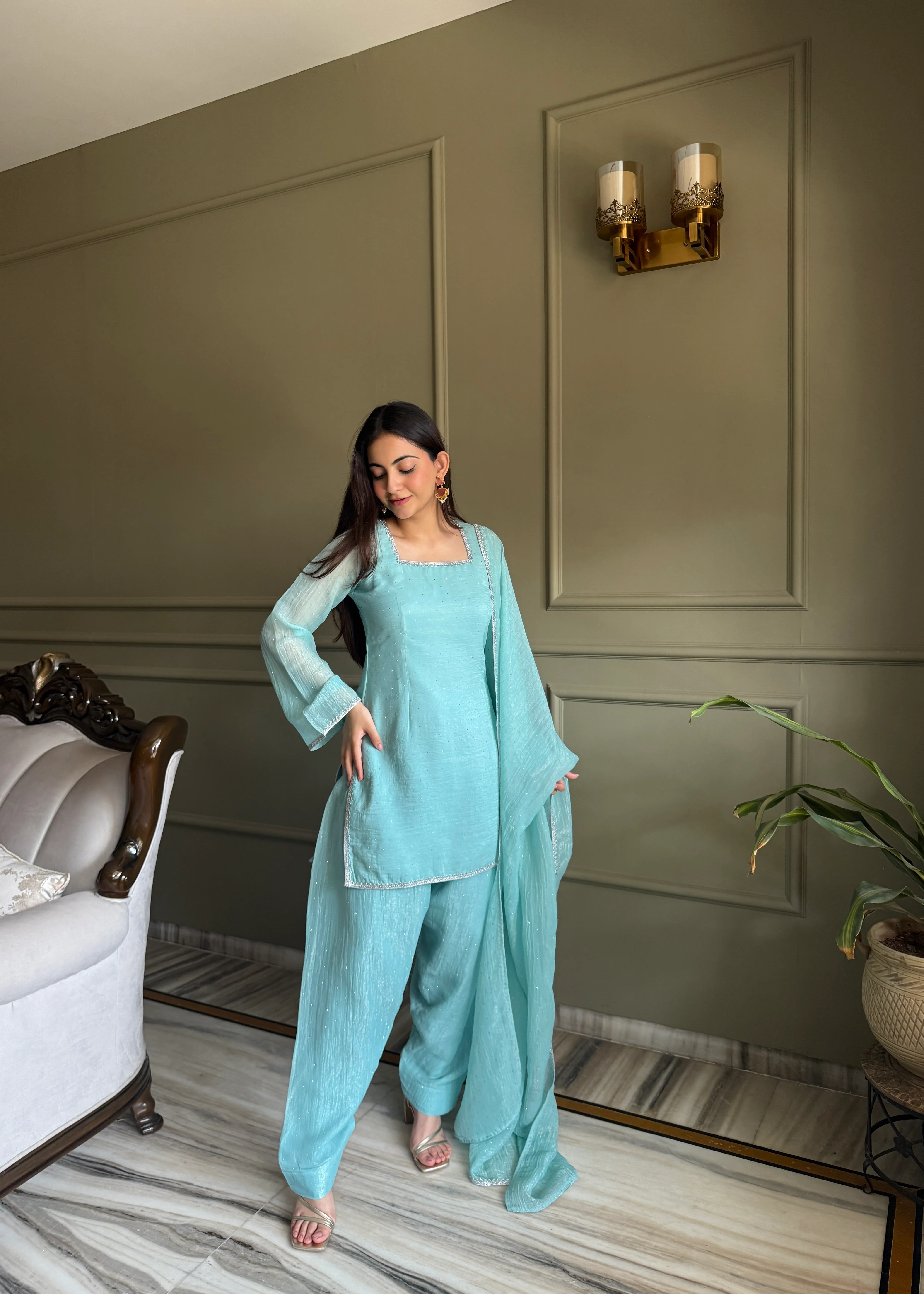Graceful Attire for Festive Celebrations Ahead - Image 8