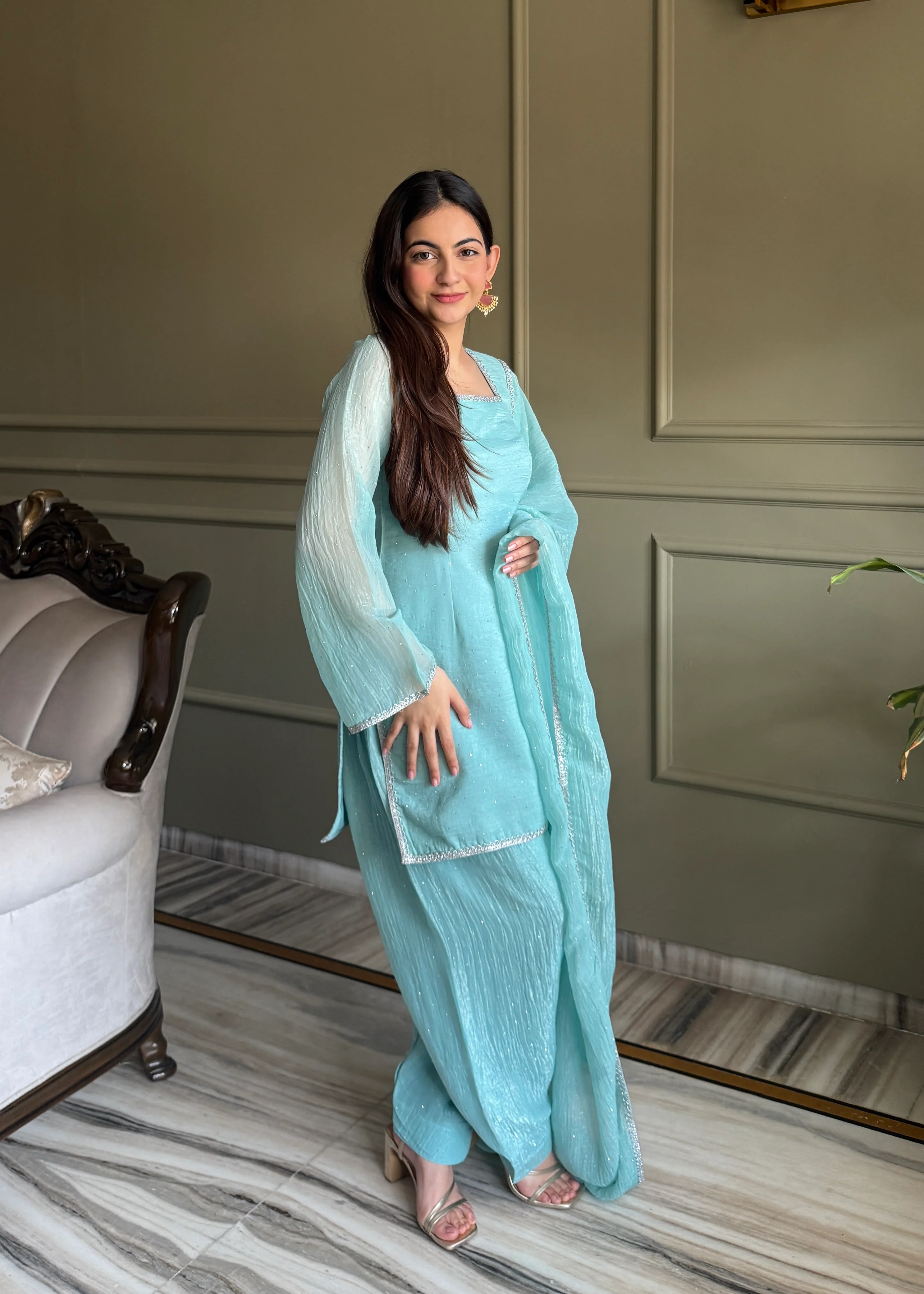 Graceful Attire for Festive Celebrations Ahead - Image 9