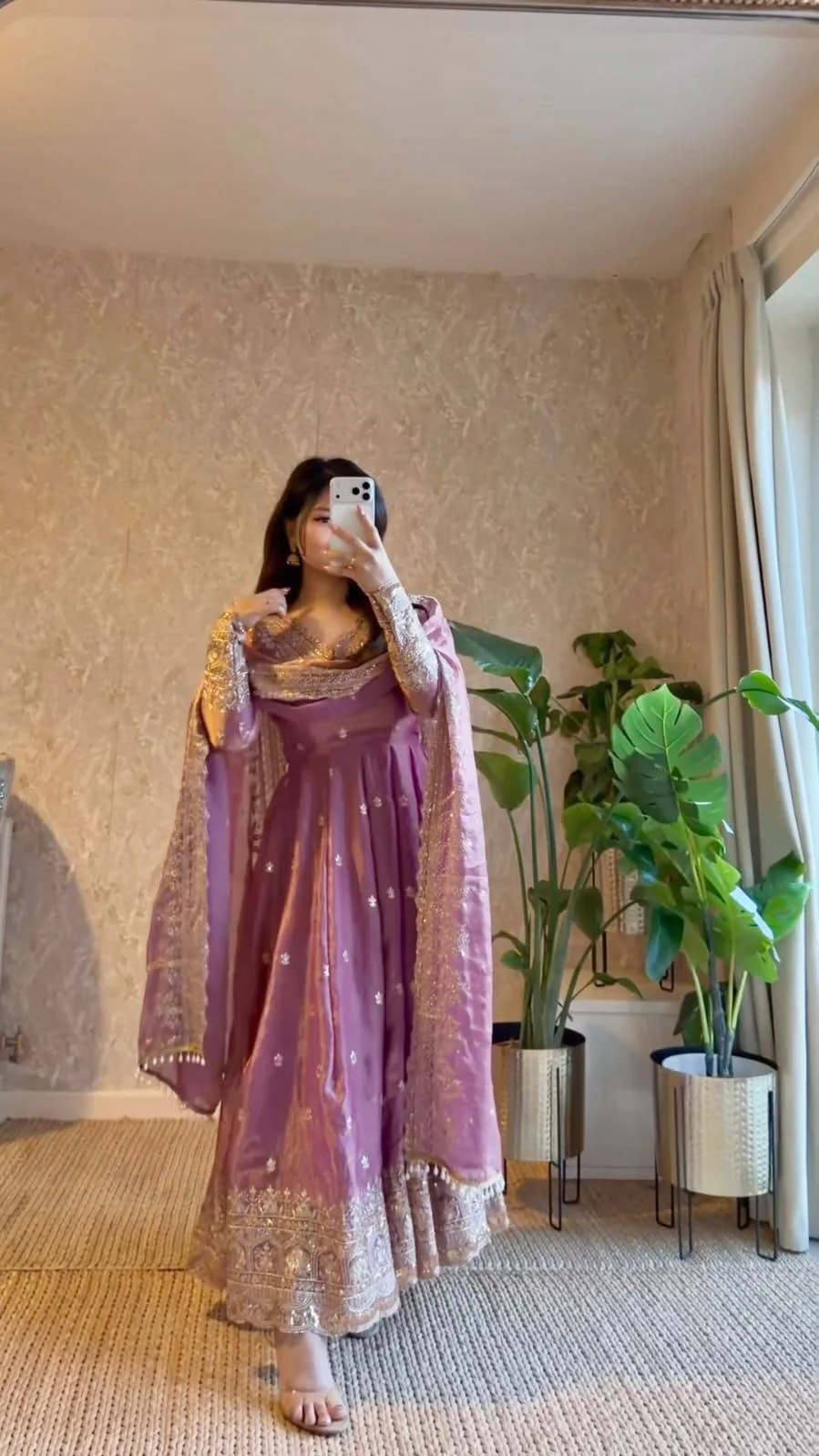 Royal Charm for Festive Occasions - Image 10