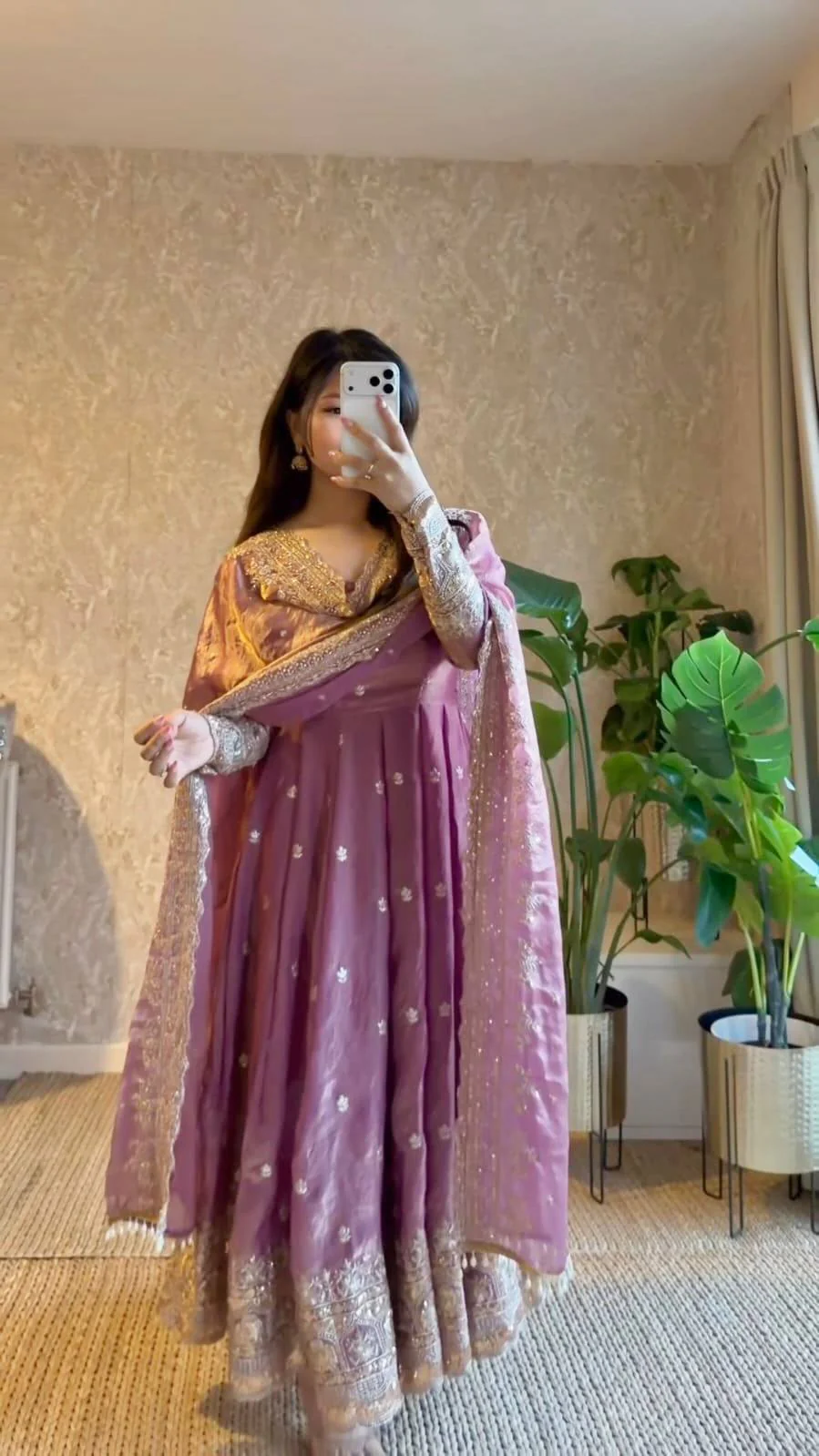 Royal Charm for Festive Occasions - Image 11