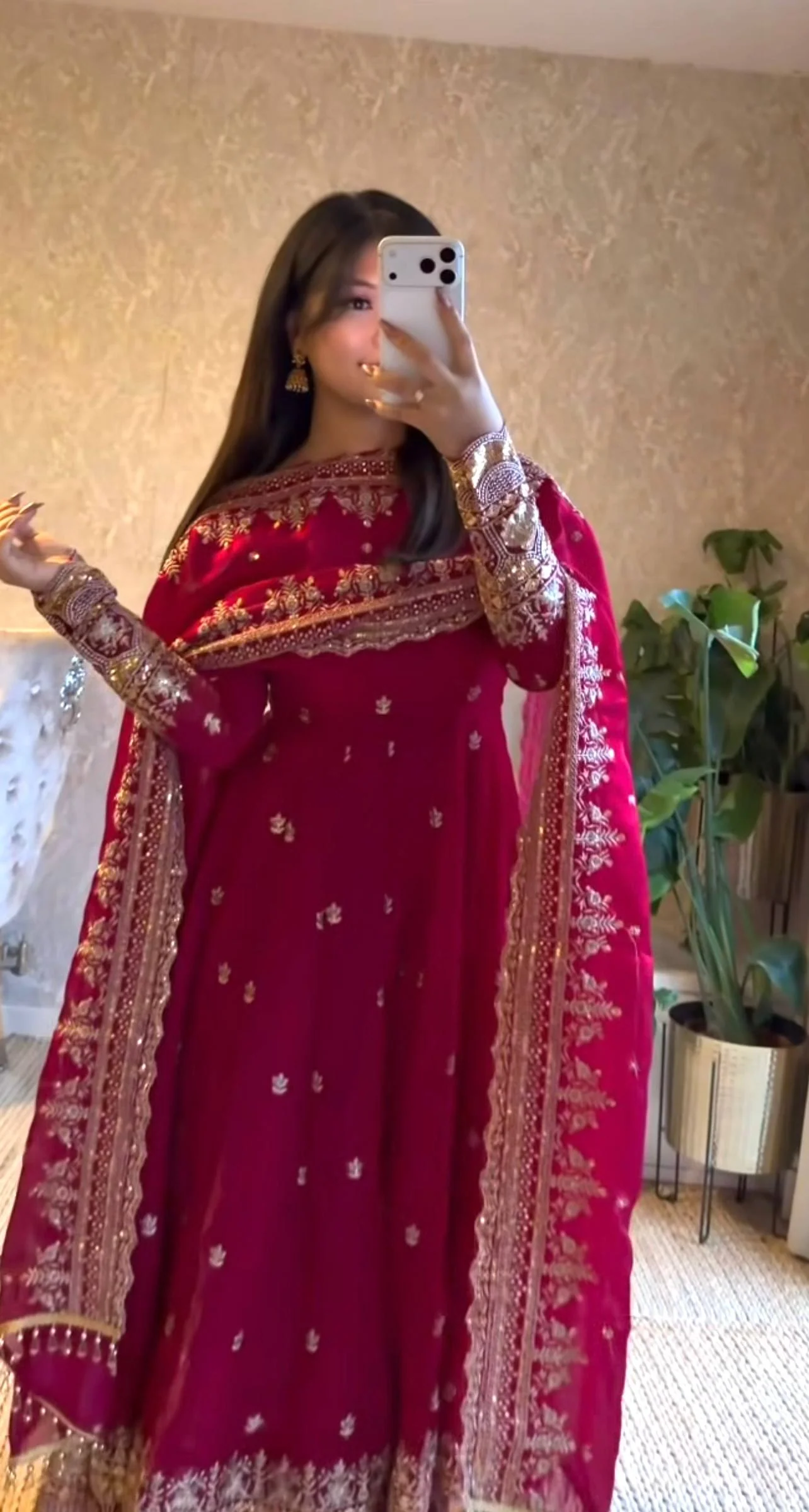Royal Charm for Festive Occasions - Image 3