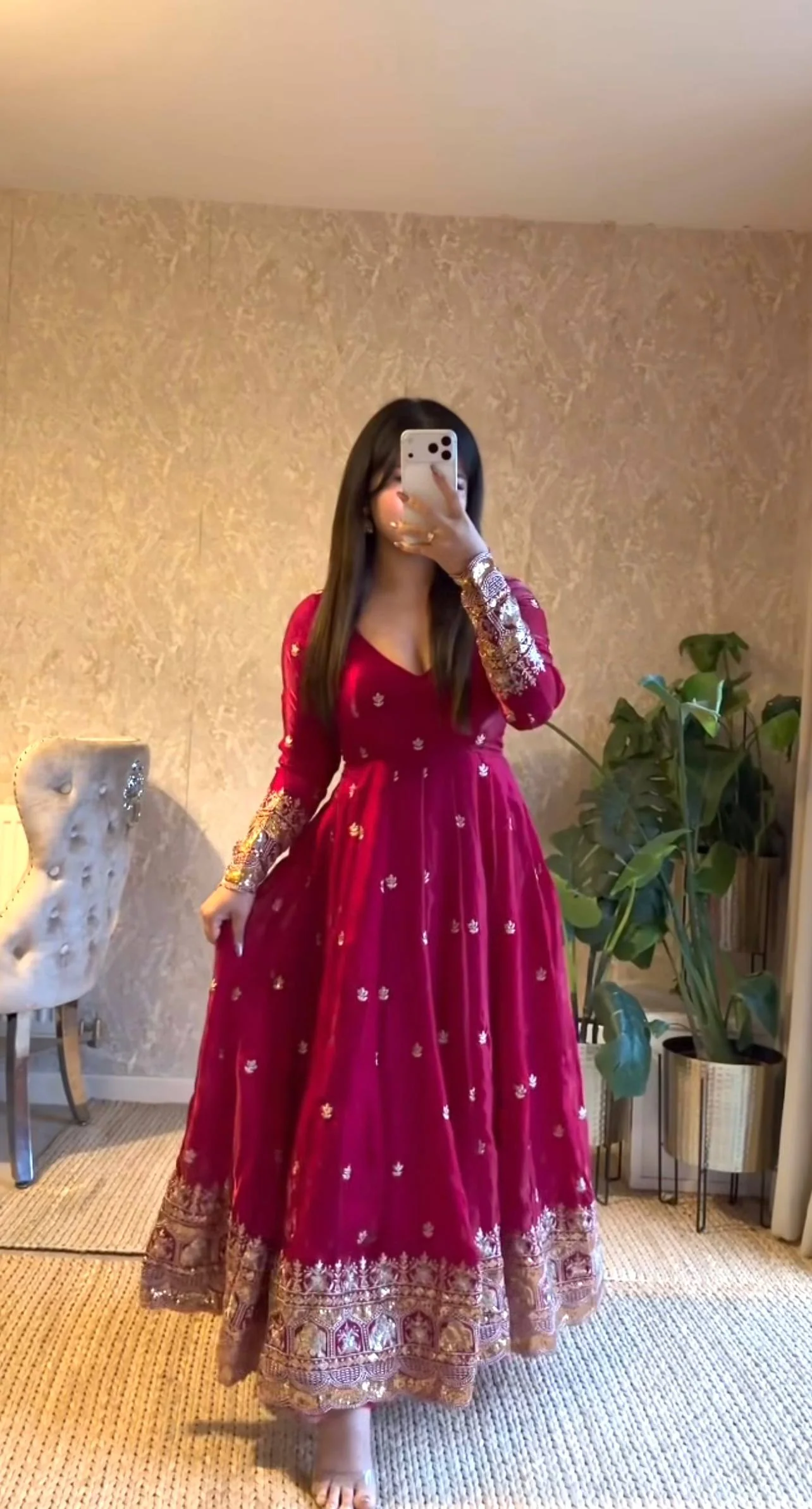 Royal Charm for Festive Occasions - Image 4