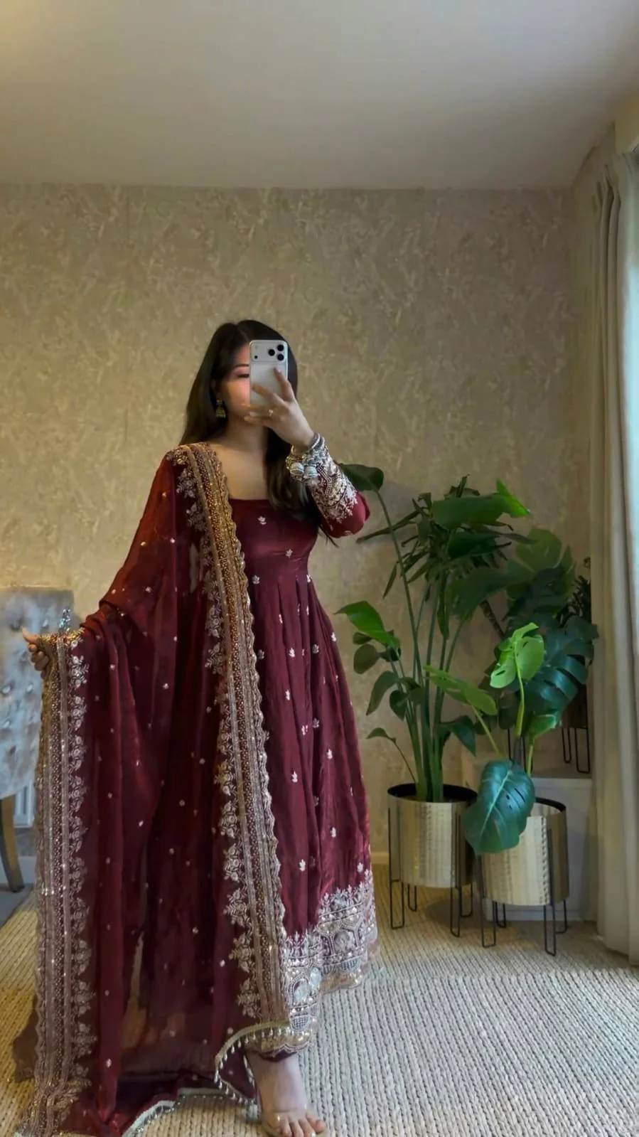 Royal Charm for Festive Occasions - Image 5