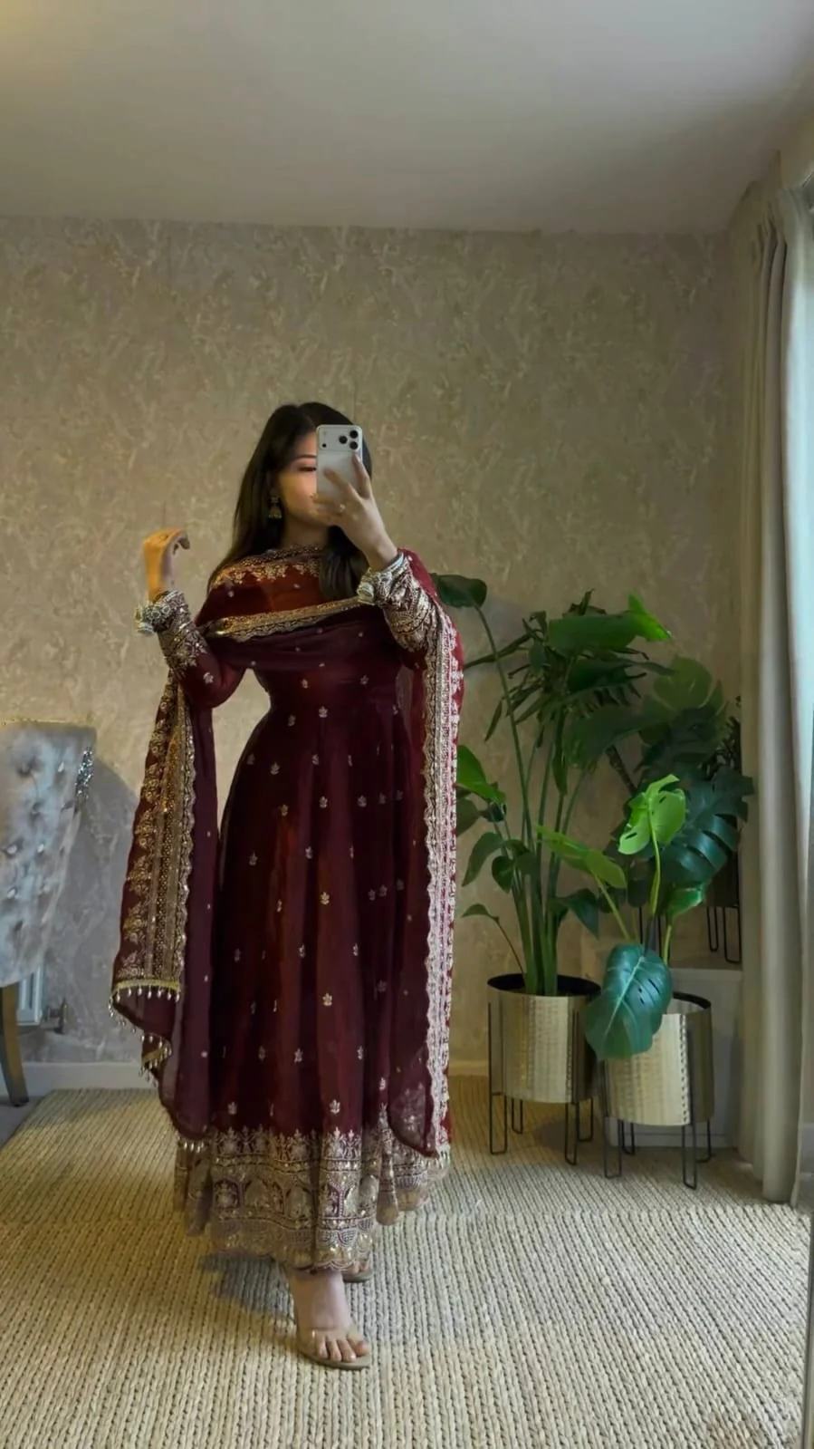 Royal Charm for Festive Occasions - Image 7
