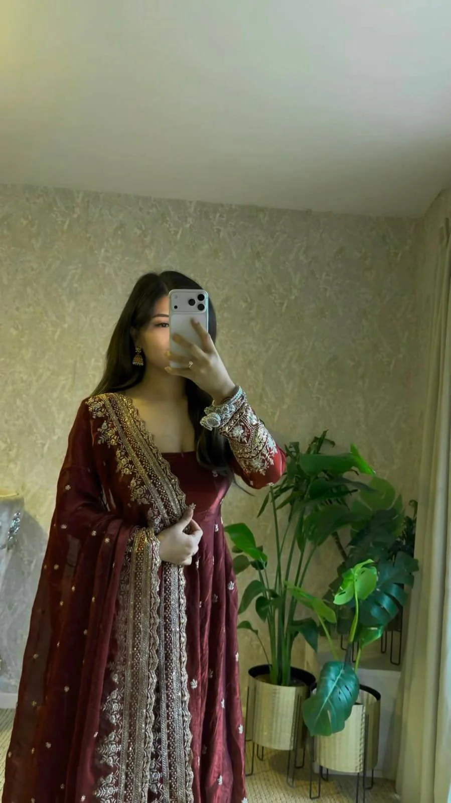 Royal Charm for Festive Occasions - Image 8
