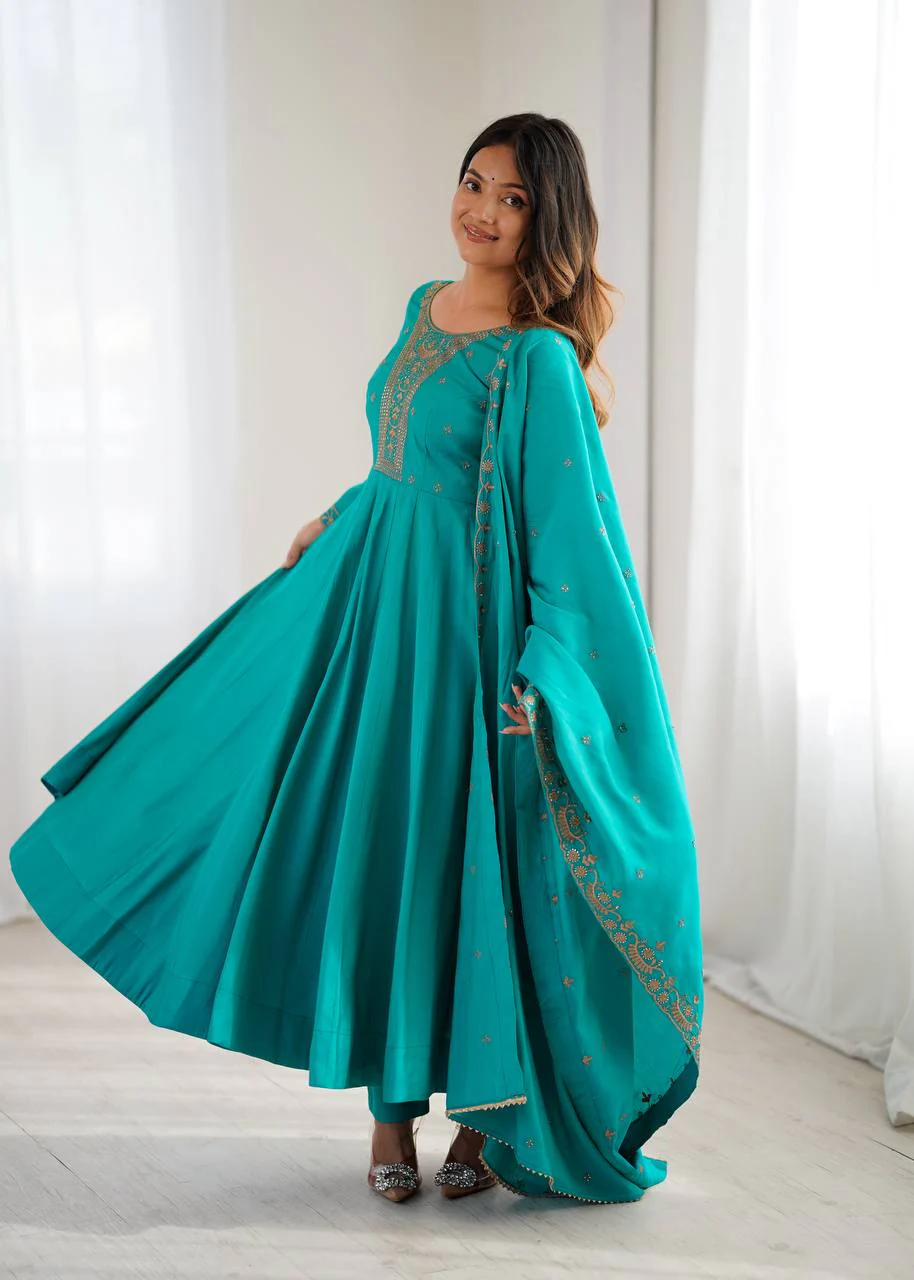 Stylish Ethnic Wear with Beautiful Draping Design - Image 2