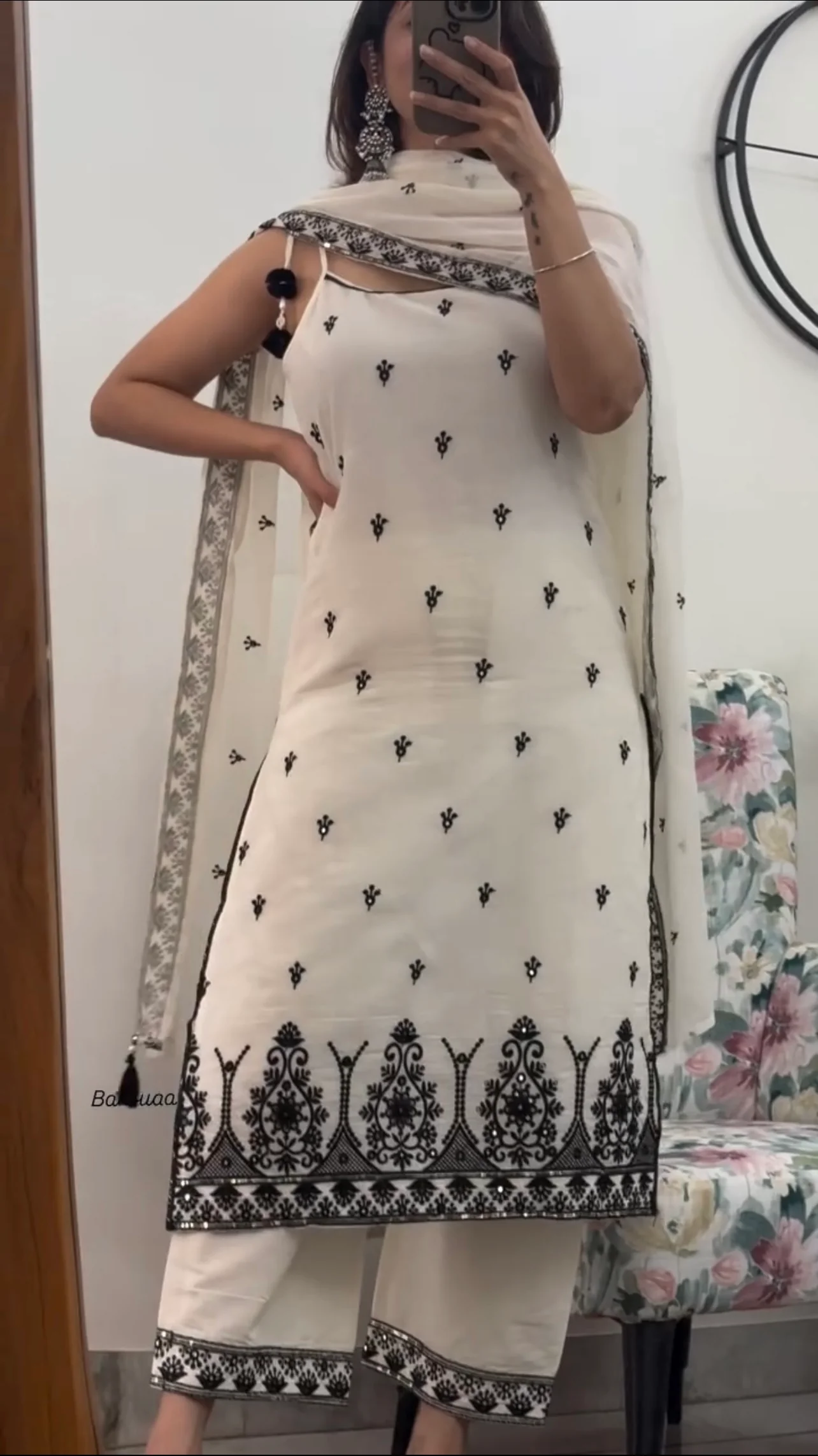 Timeless Style: Classic Indian Wear - Image 2